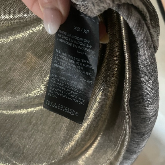 White House Black market gold v neck top - Picture 4 of 6